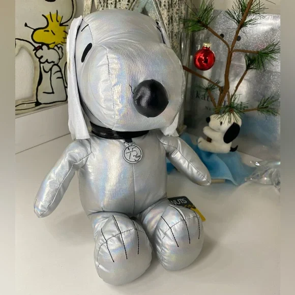 Peanuts Snoopy Silver Iridescent 75th Anniversary - Picture 1 of 6